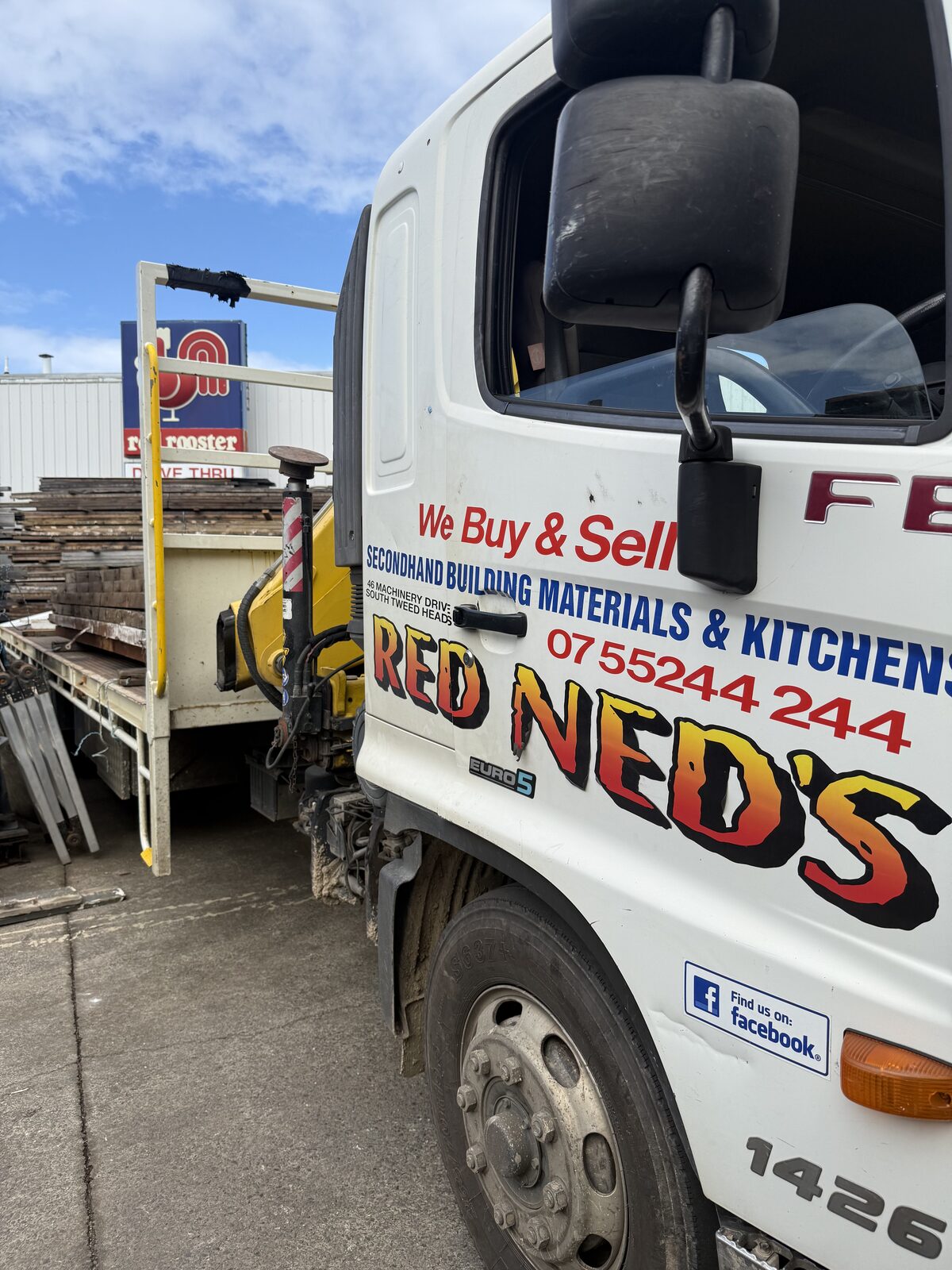 Red Neds crane truck